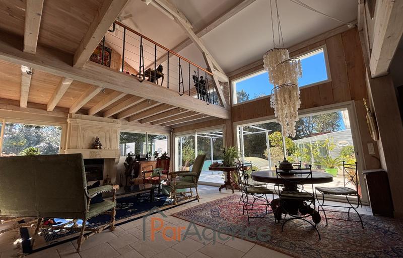 Maison - 235 m² - 6 pièces