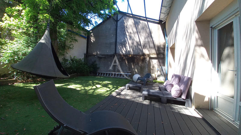 Maison - 204 m² - 6 pièces