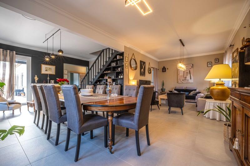 Maison - 220 m² - 7 pièces