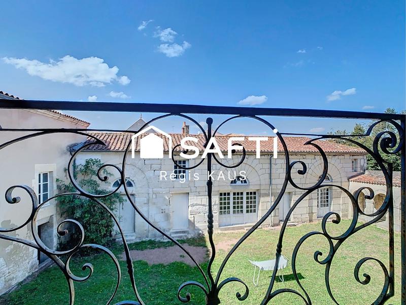 Maison - 480 m² - 10 pièces