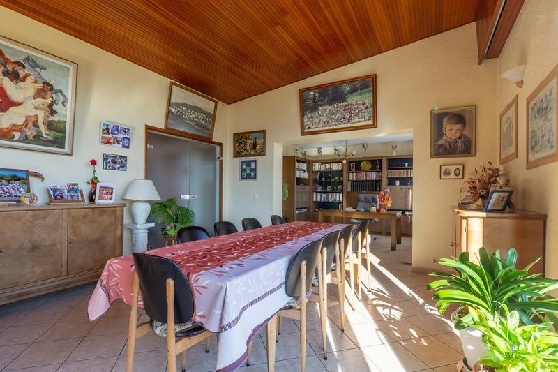 Propriété - 195 m² - 10 pièces