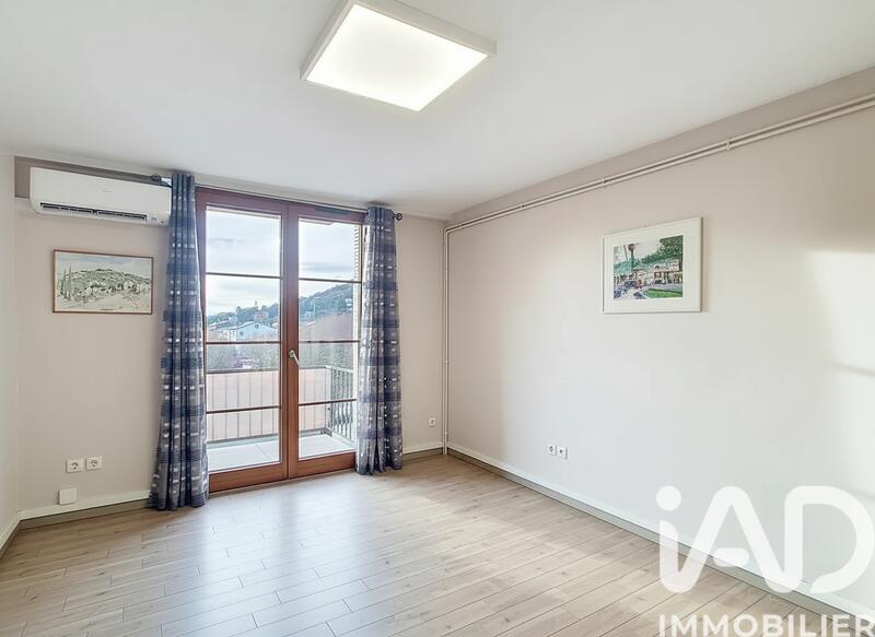 Appartement - 81 m² - 3 pièces
