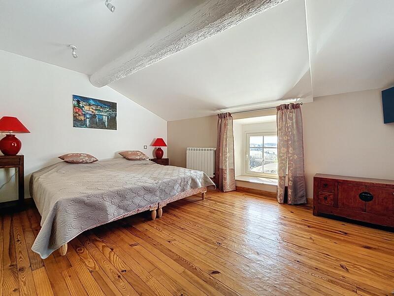 Maison - 560 m² - 16 pièces