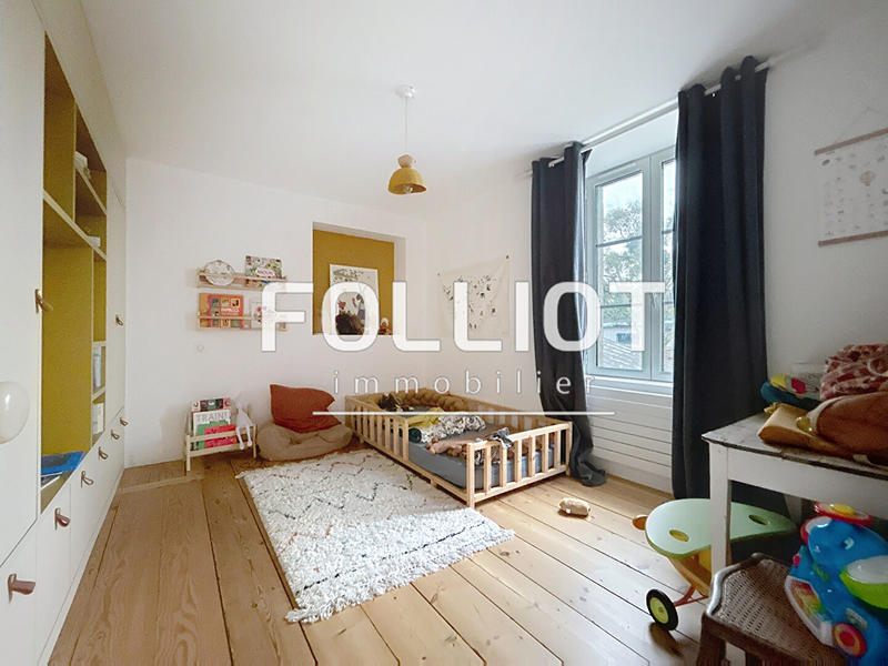 Maison - 240 m² - 8 pièces