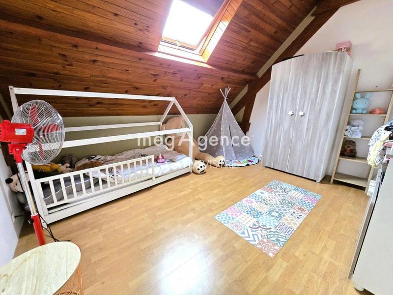 Maison - 210 m² - 8 pièces