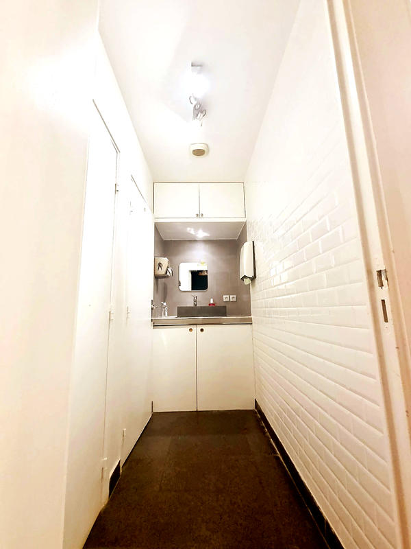 Local d'activité / Entrepôt - 243 m² - 4 pièces