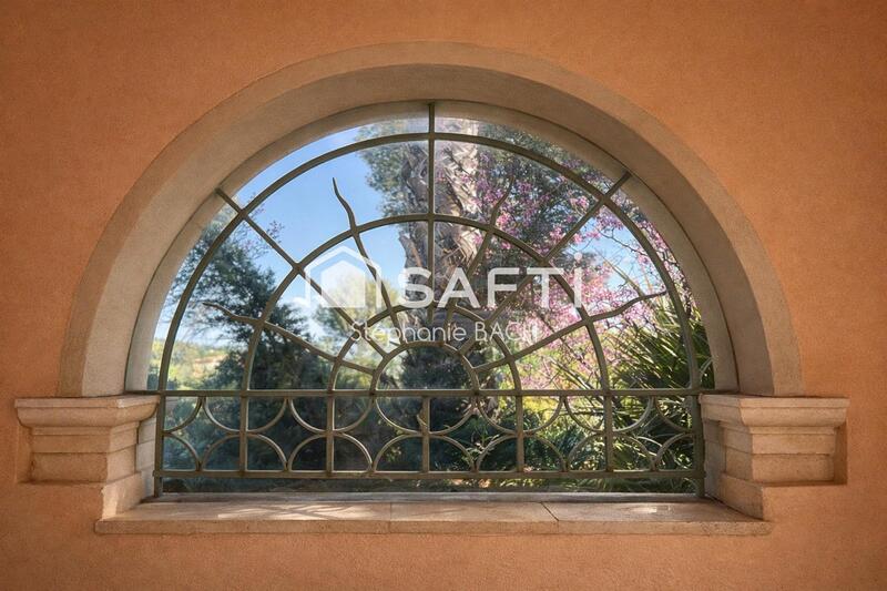 Villa - 356 m² - 8 pièces