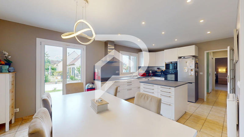 Maison - 180 m² - 8 pièces