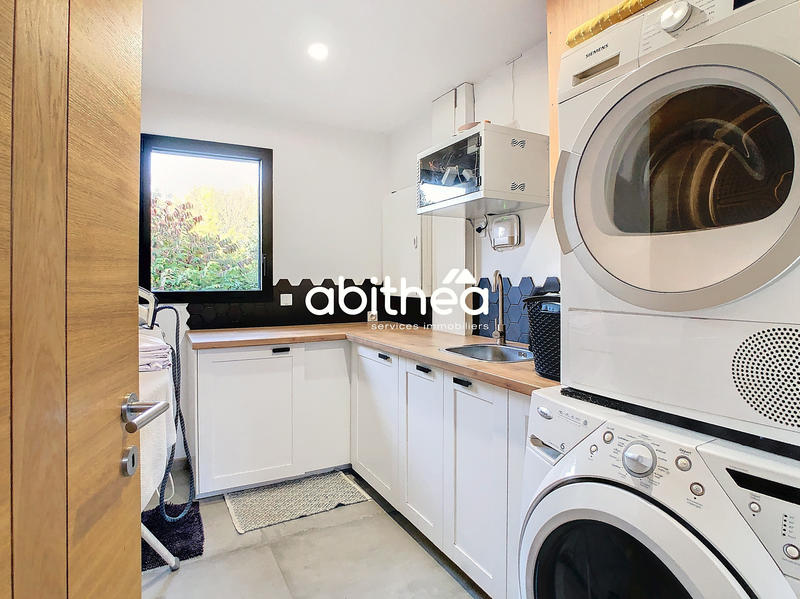 Maison - 281 m² - 11 pièces