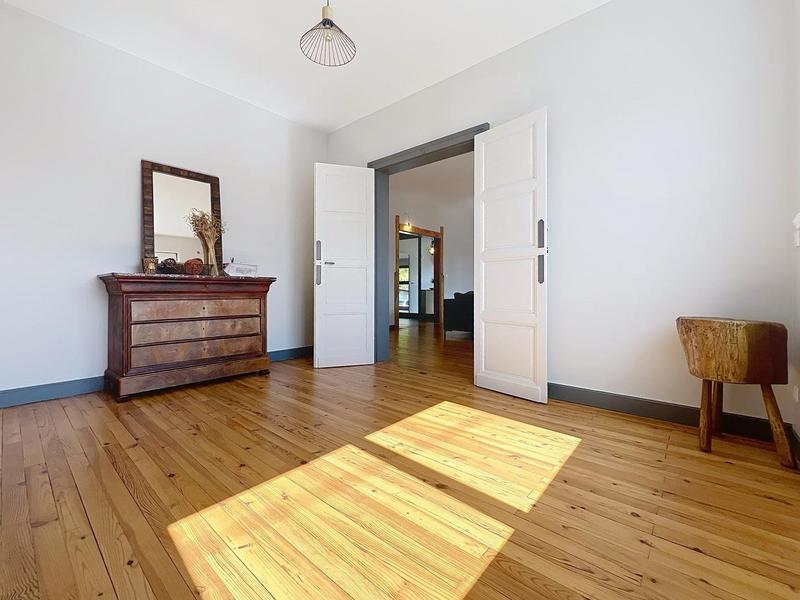 Maison - 236 m² - 10 pièces