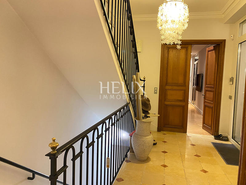 Maison - 410 m² - 10 pièces