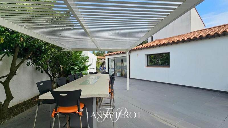 Maison - 205 m² - 6 pièces