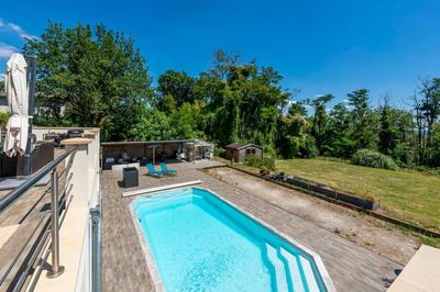 Maison - 239 m² - 12 pièces