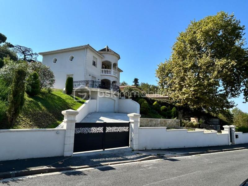 Maison - 164 m² - 6 pièces