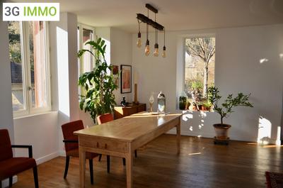 Maison - 172 m² - 9 pièces