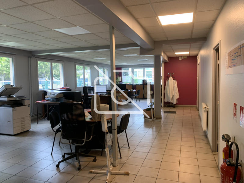 Entrepôt - 2 173 m²