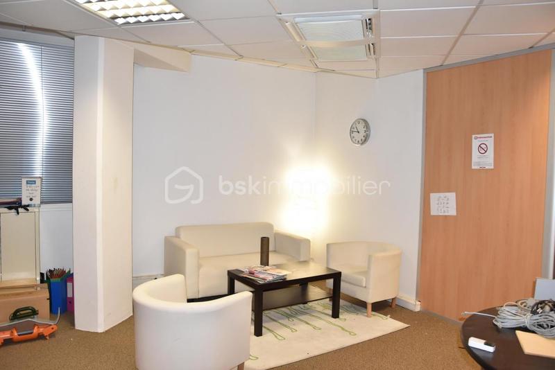 Bureau - 131 m² - 1 pièce