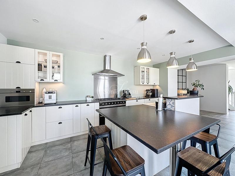 Maison - 195 m² - 7 pièces