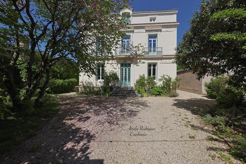 Propriété - 370 m² - 14 pièces