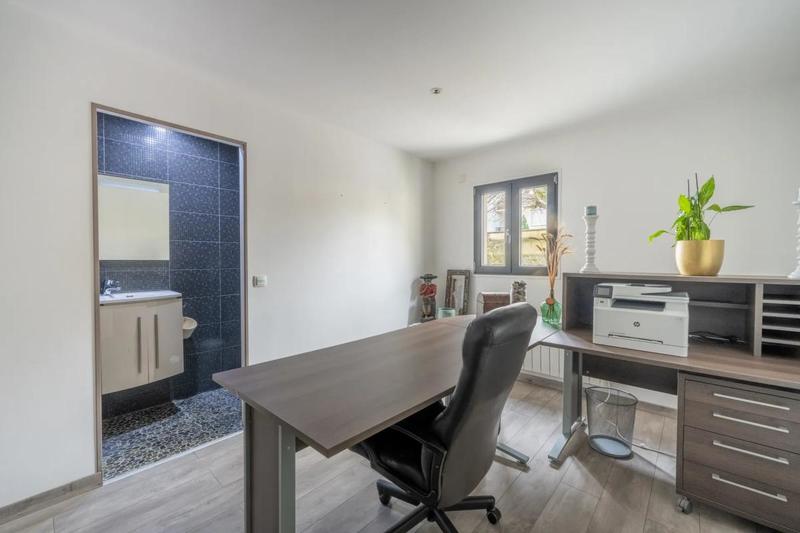 Maison - 225 m² - 8 pièces