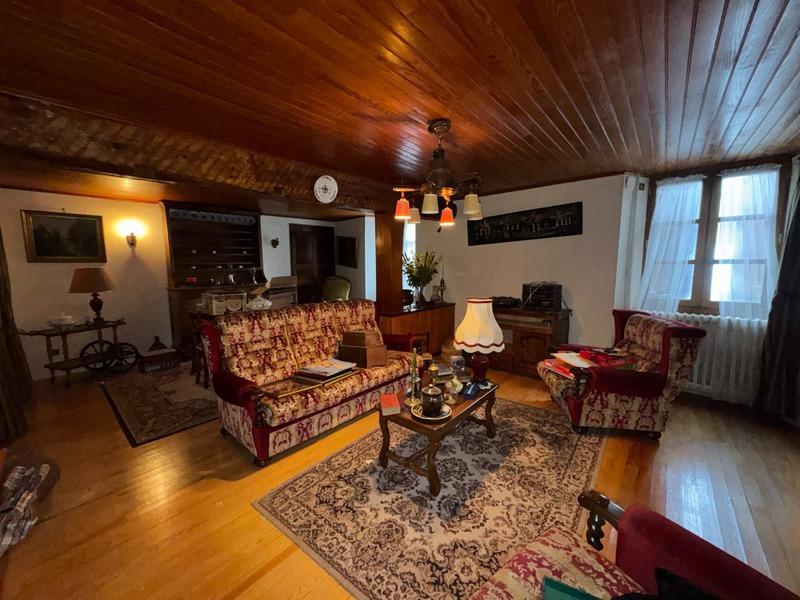 Maison - 257 m² - 11 pièces