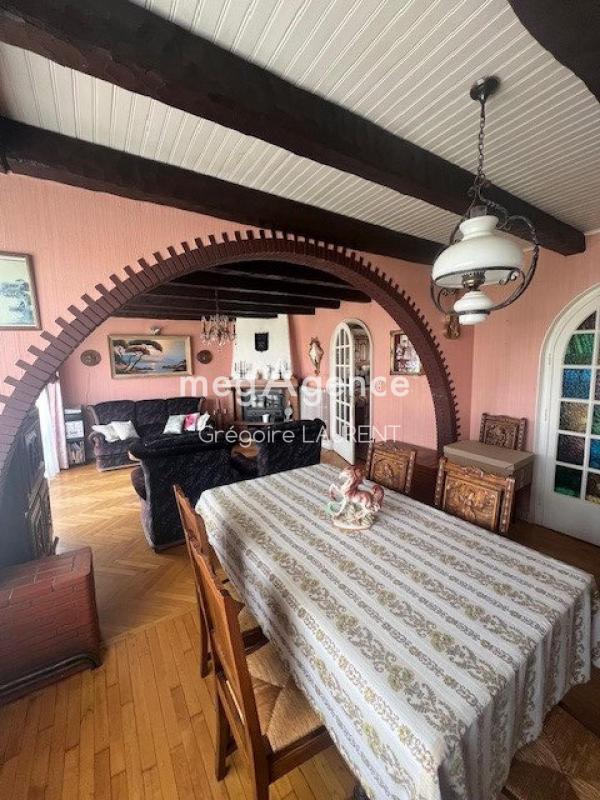 Maison traditionnelle - 193 m² - 7 pièces