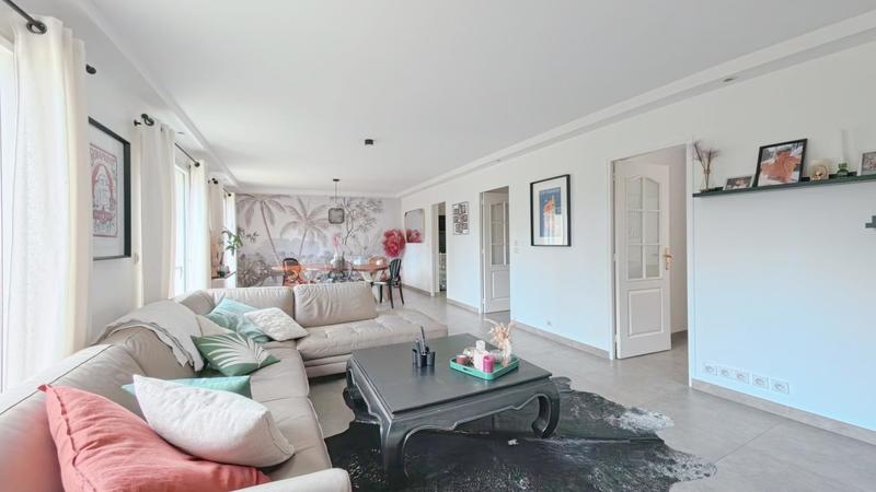 Pavillon - 225 m² - 7 pièces