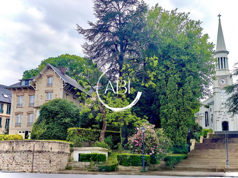 Villa - 183 m² - 8 pièces