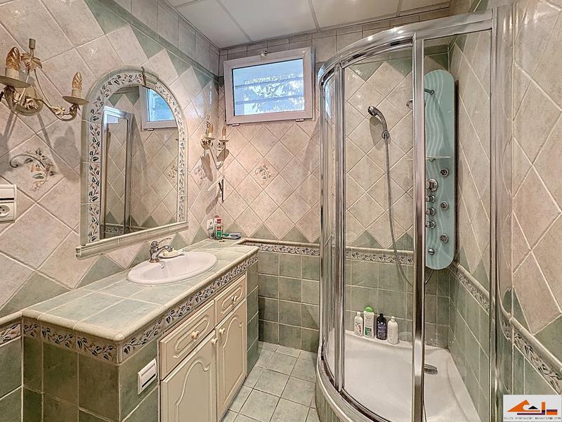 Maison - 206 m² - 8 pièces