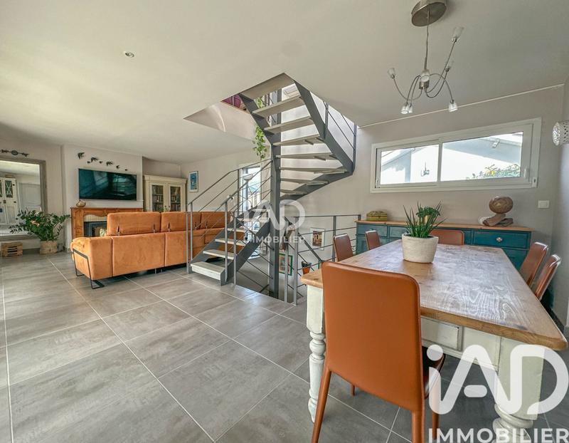 Maison - 166 m² - 6 pièces