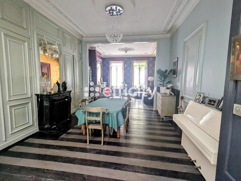 Maison - 165 m² - 10 pièces