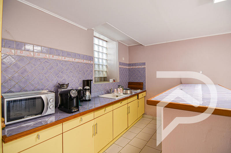 Maison - 270 m² - 11 pièces