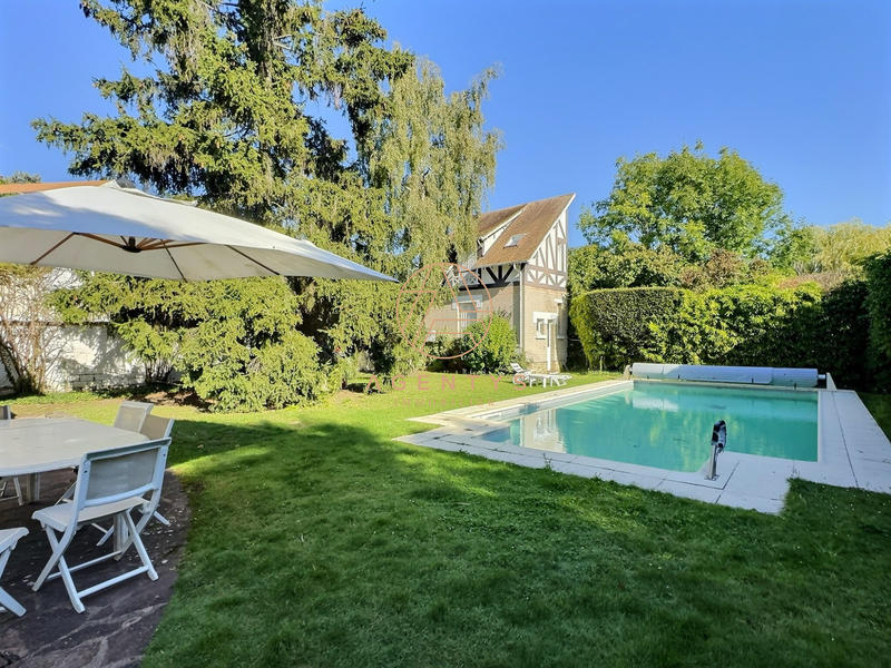 Maison - 249 m² - 10 pièces