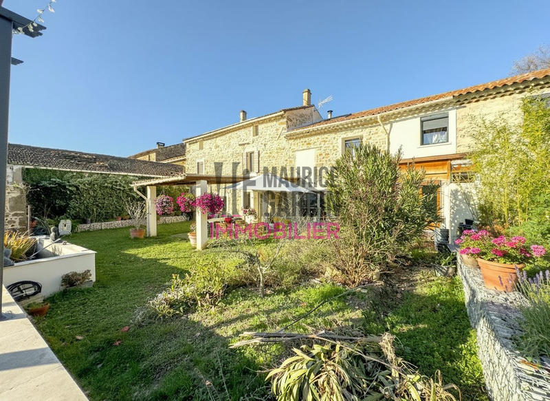 Maison - 260 m² - 10 pièces