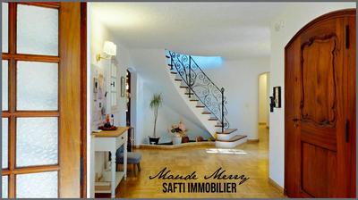 Maison - 212 m² - 7 pièces