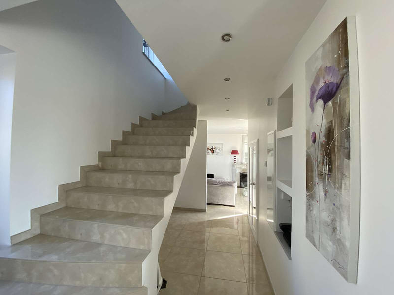 Propriété - 270 m² - 7 pièces