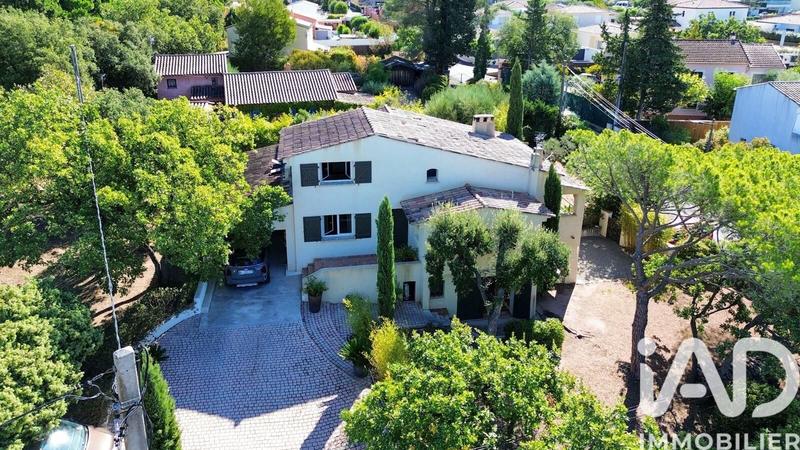 Maison - 180 m² - 7 pièces