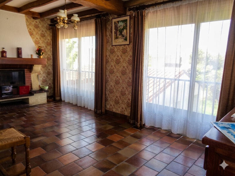 Maison - 210 m² - 12 pièces