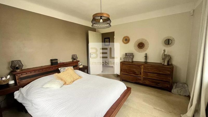 Propriété - 325 m² - 11 pièces