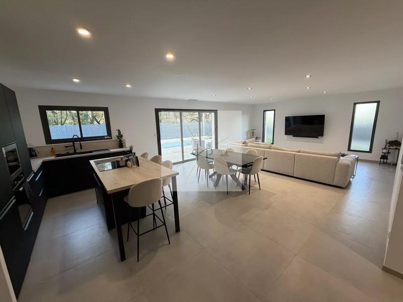 Maison - 110 m² - 4 pièces