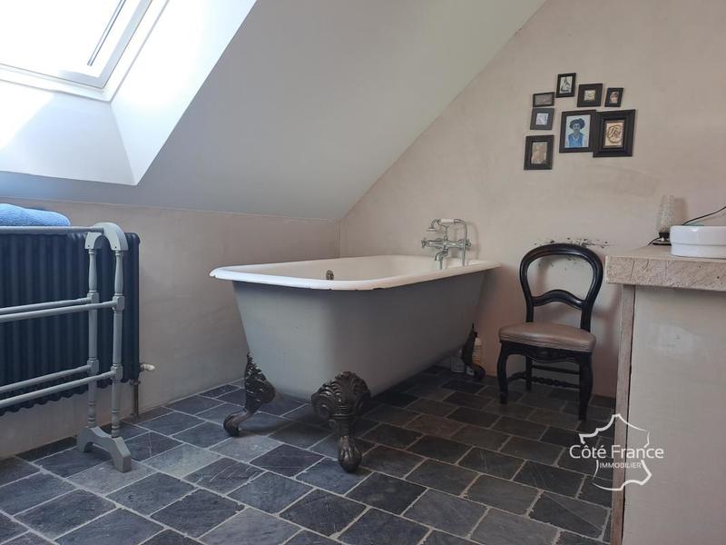 Maison - 230 m² - 9 pièces