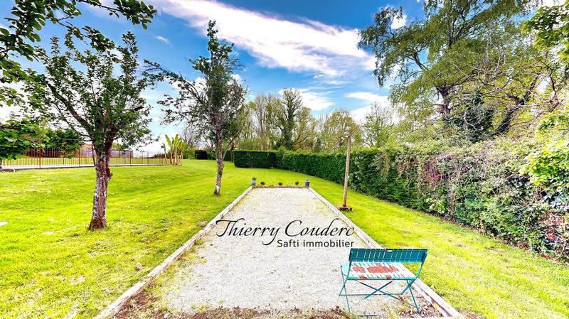 Maison - 319 m² - 12 pièces