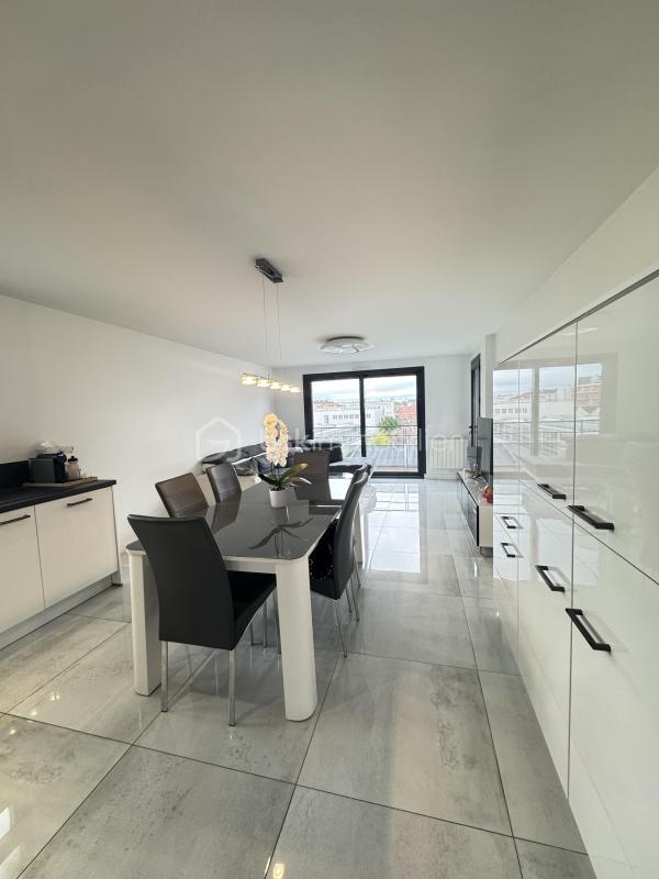 Appartement - 98 m² - 4 pièces