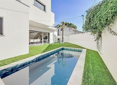 Maison - 170 m² - 5 pièces