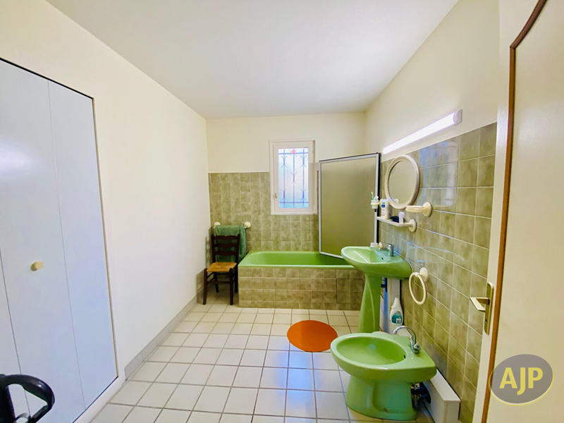 Maison - 209 m² - 8 pièces