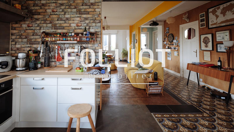 Maison - 226 m² - 9 pièces