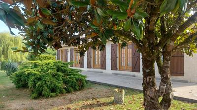 Maison - 1 149 m² - 6 pièces