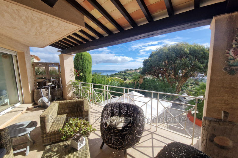 Maison - 250 m² - 10 pièces