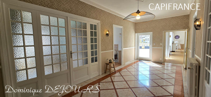 Maison - 230 m² - 9 pièces