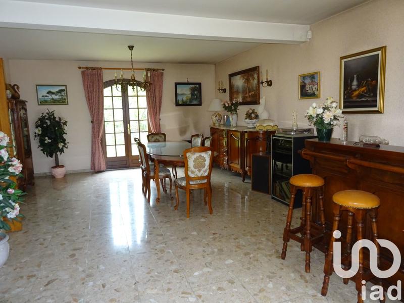 Maison - 205 m² - 9 pièces
